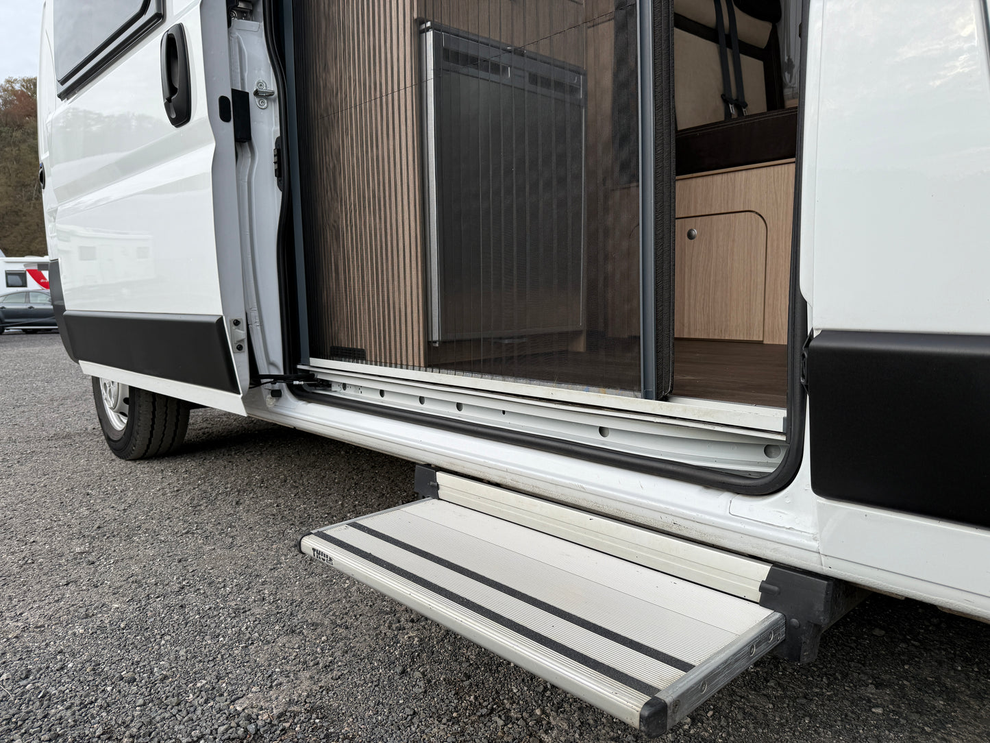 Road Car 600 r.2019, 4 osoby, 56.xxx km, tažné zařízení, Truma Combi