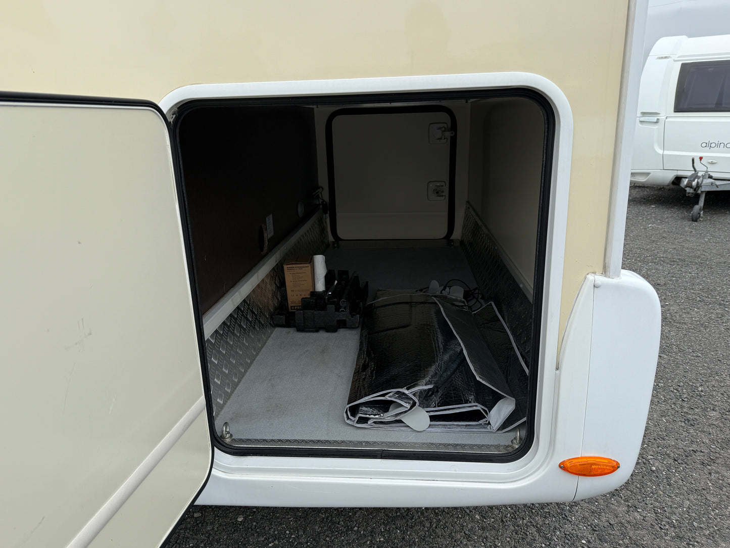 Renault Ahorn Alaska, markýza, zimní paket