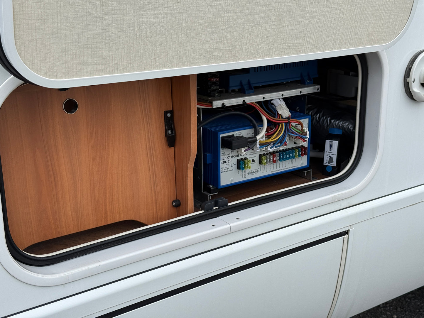 Hymer 580 MLT, automat, vyhřívané sedadla, markýza, satelit, solár