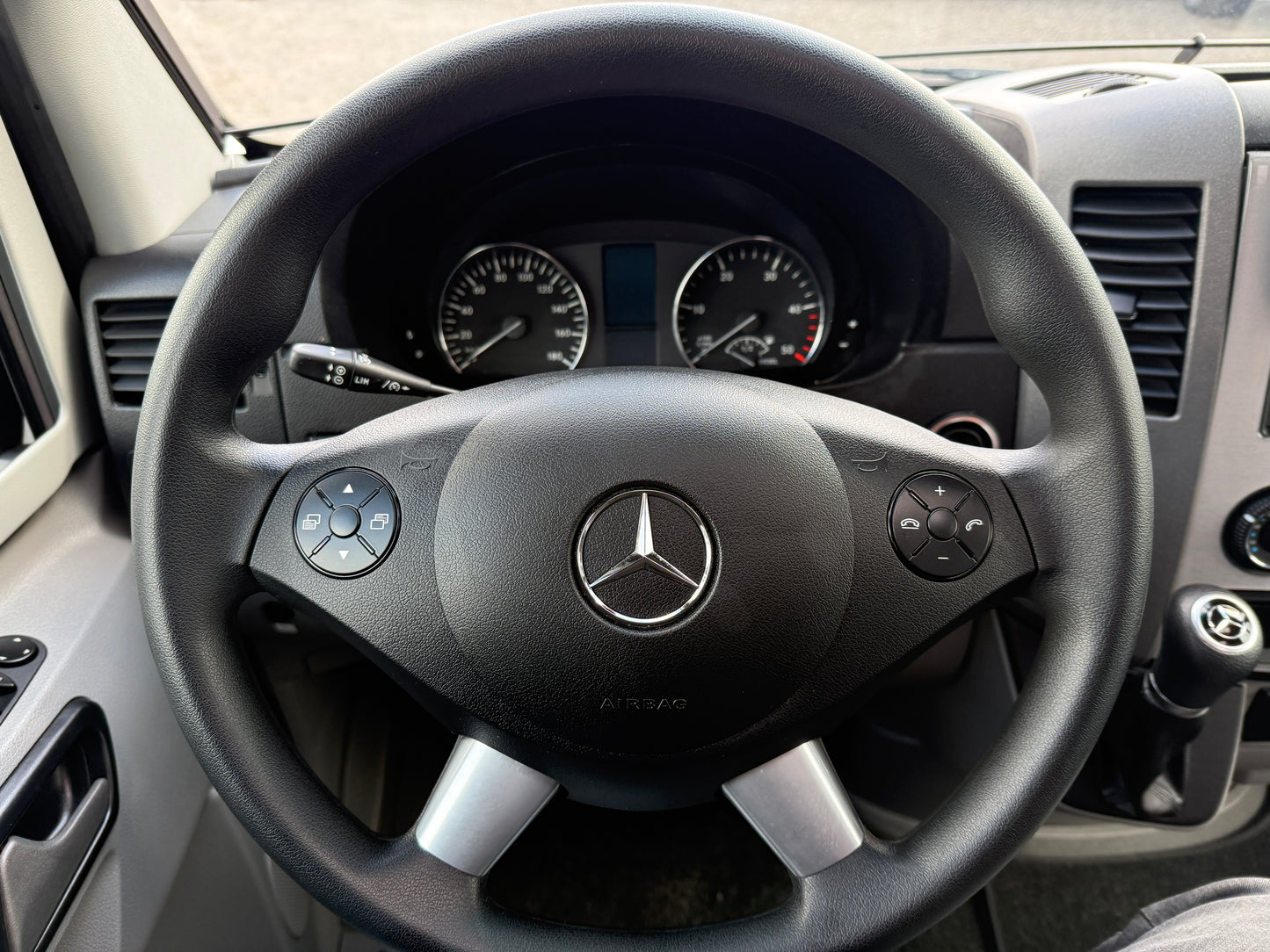 Hymer 580 MLT, automat, vyhřívané sedadla, markýza, satelit, solár