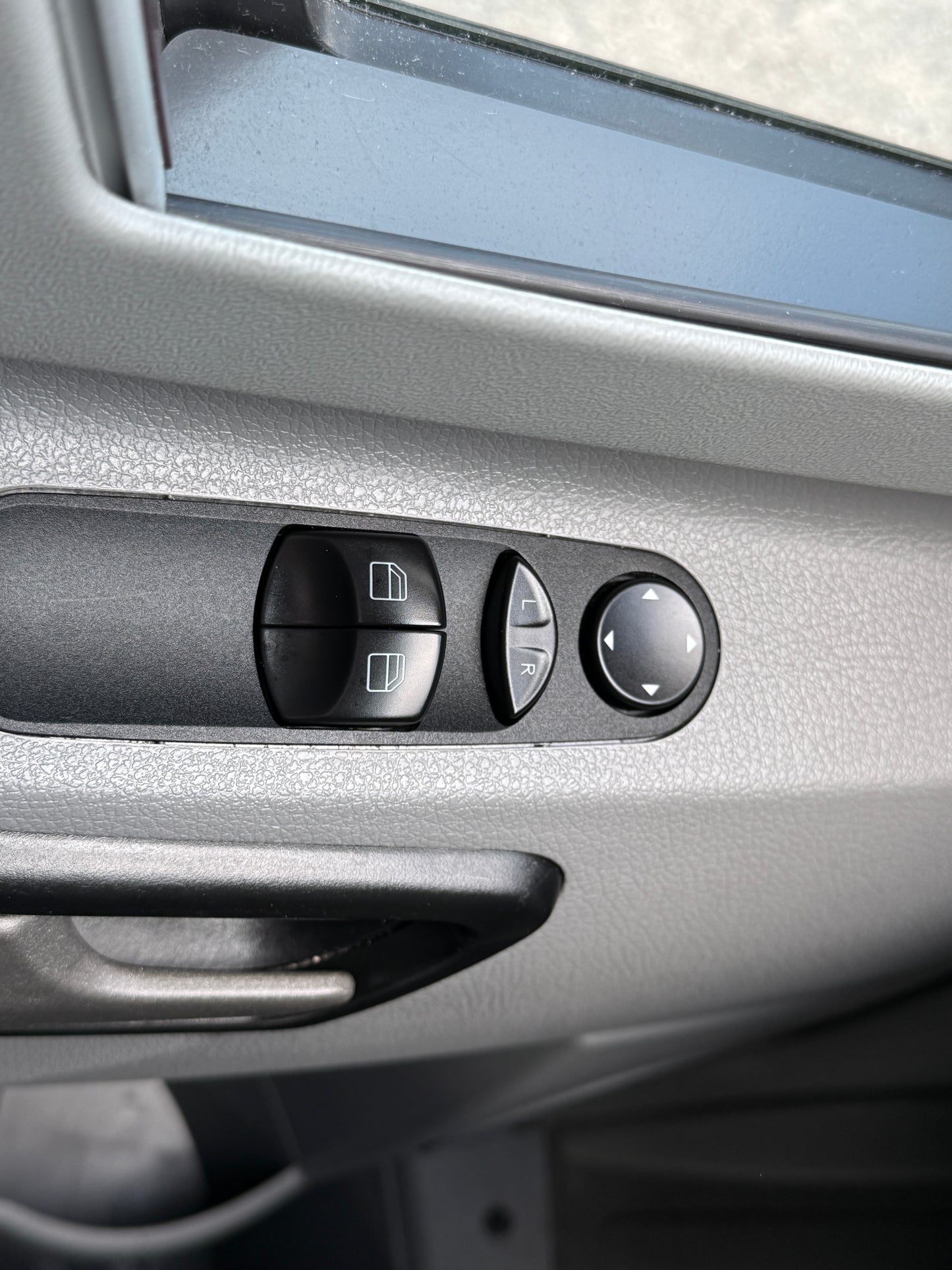 Hymer 580 MLT, automat, vyhřívané sedadla, markýza, satelit, solár