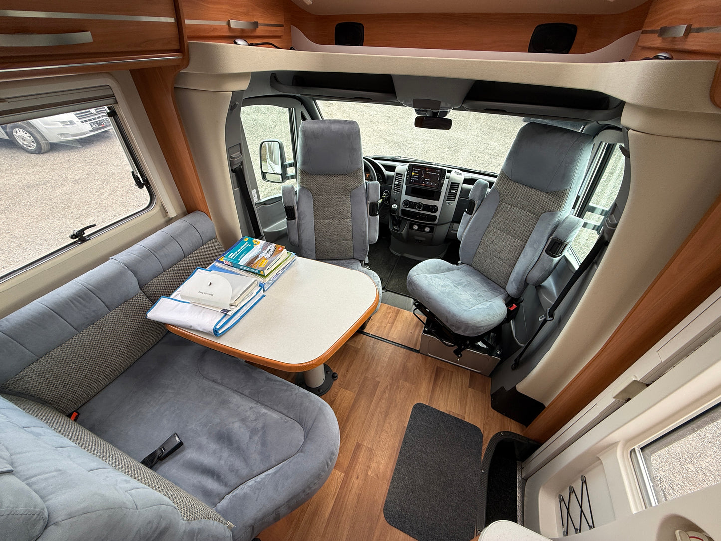 Hymer 580 MLT, automat, vyhřívané sedadla, markýza, satelit, solár