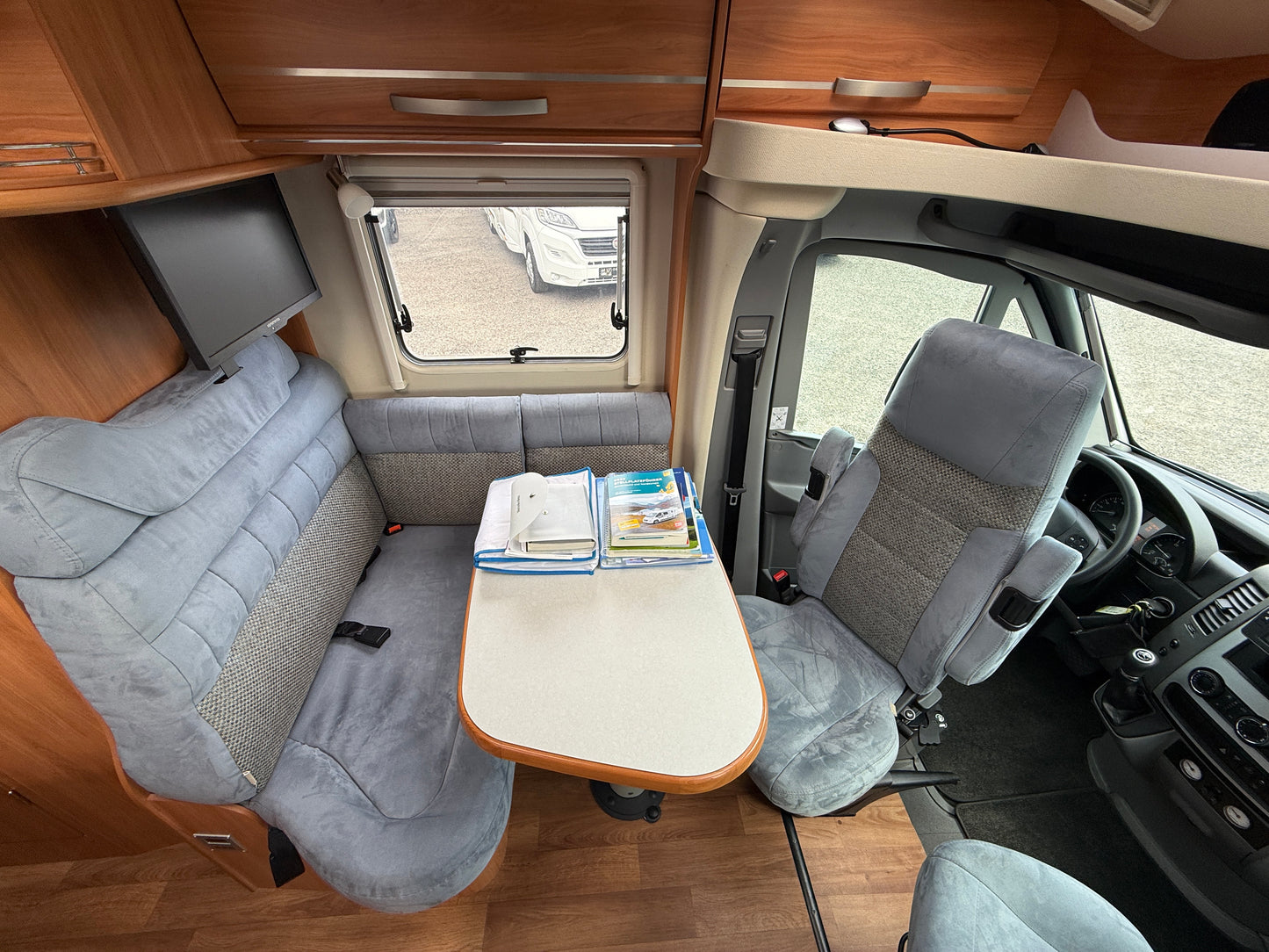 Hymer 580 MLT, automat, vyhřívané sedadla, markýza, satelit, solár