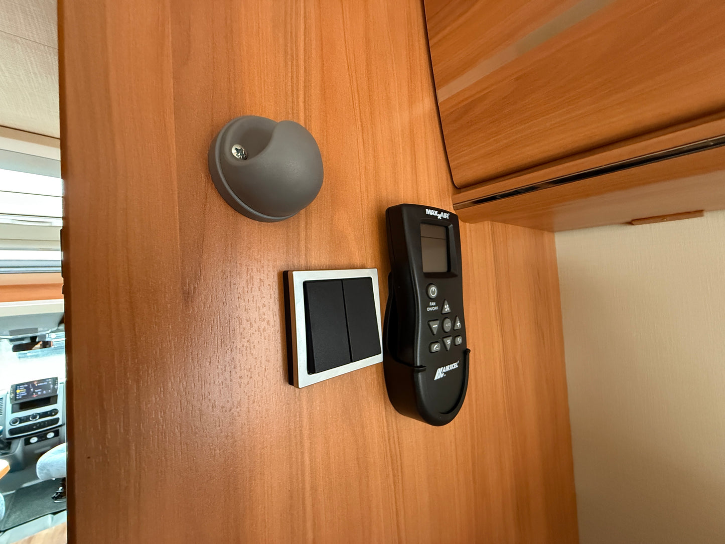 Hymer 580 MLT, automat, vyhřívané sedadla, markýza, satelit, solár