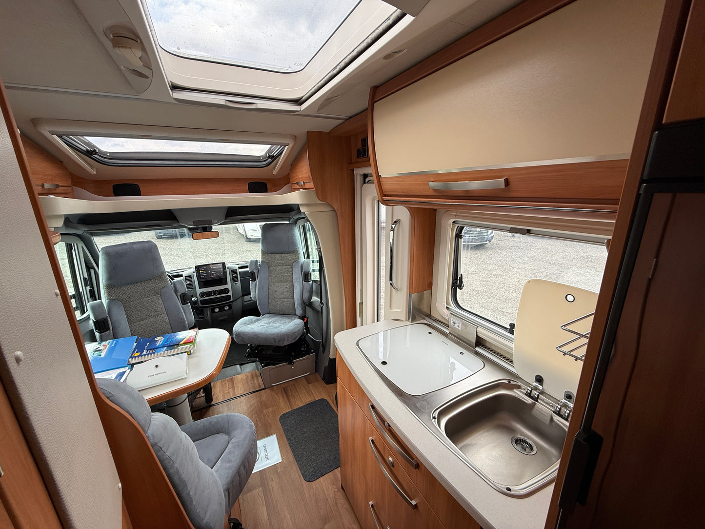 Hymer 580 MLT, automat, vyhřívané sedadla, markýza, satelit, solár