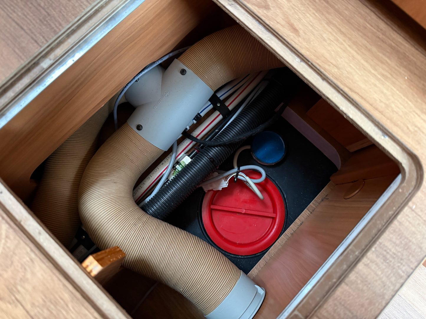 Hymer 580 MLT, automat, vyhřívané sedadla, markýza, satelit, solár