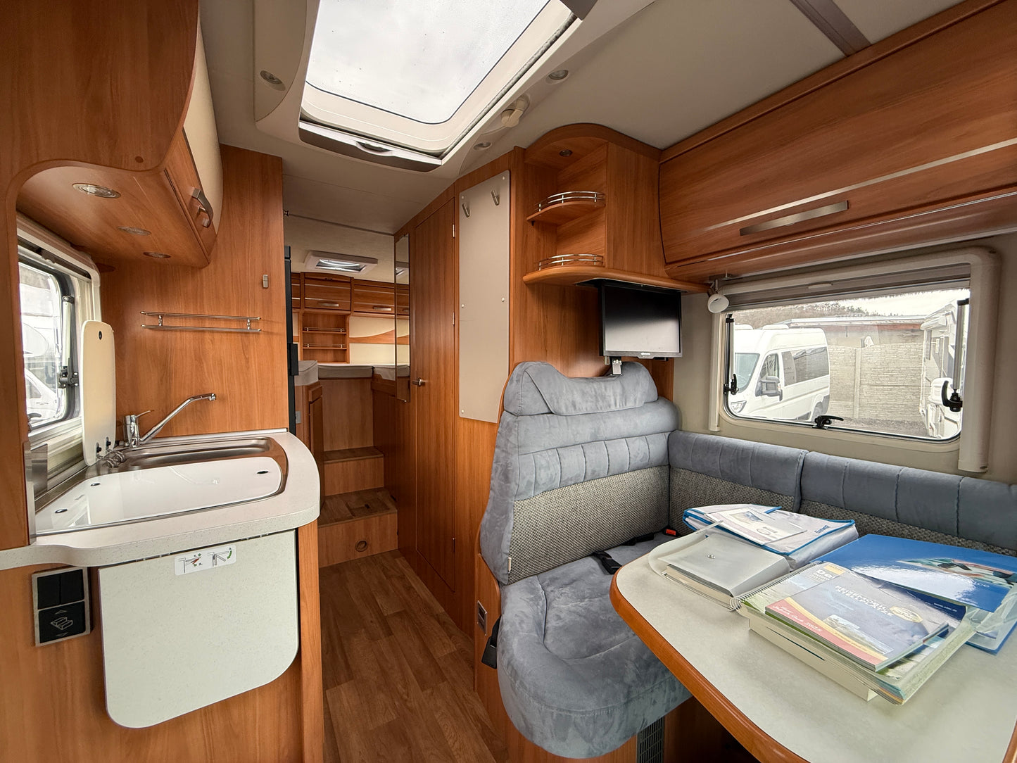 Hymer 580 MLT, automat, vyhřívané sedadla, markýza, satelit, solár