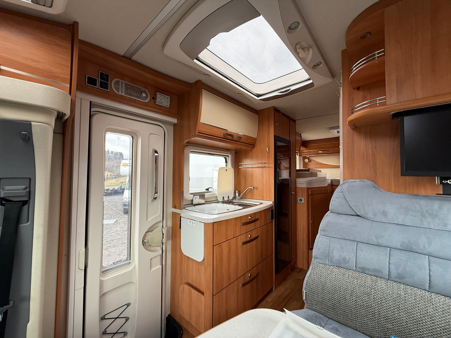 Hymer 580 MLT, automat, vyhřívané sedadla, markýza, satelit, solár