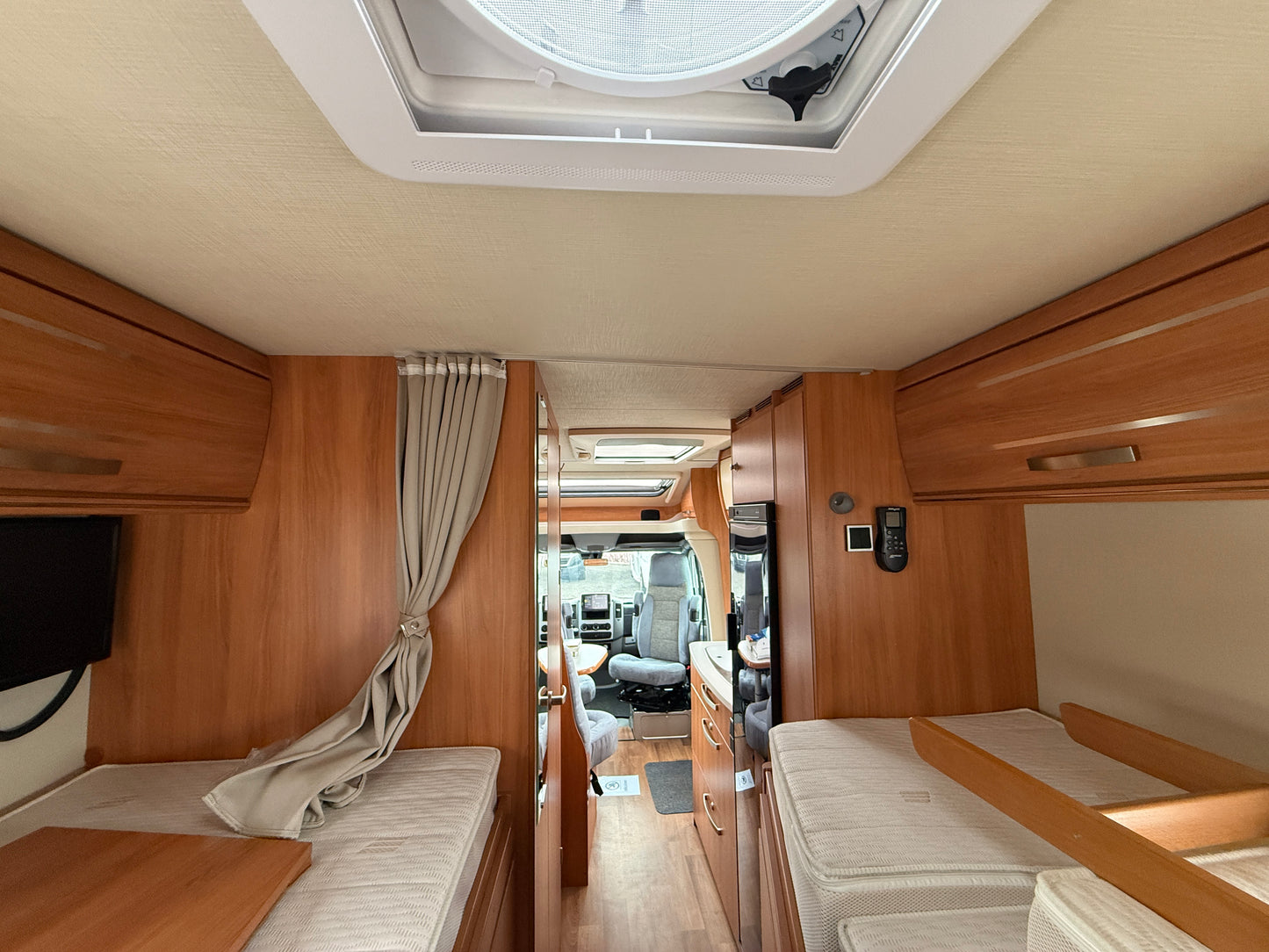 Hymer 580 MLT, automat, vyhřívané sedadla, markýza, satelit, solár