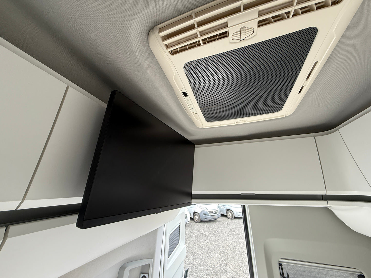 VW Grand California, 2x klimatizace, DSG, Duo Control