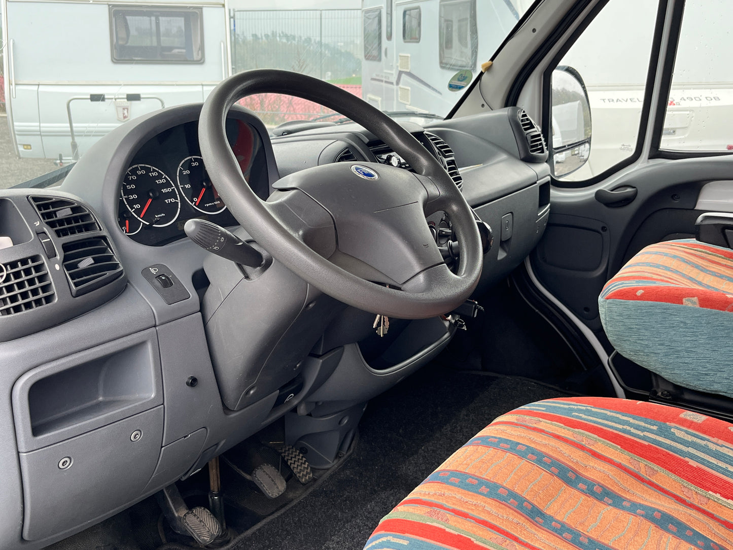 Obytné auto Fiat Ducato Dethleffs klima solár držák na moto