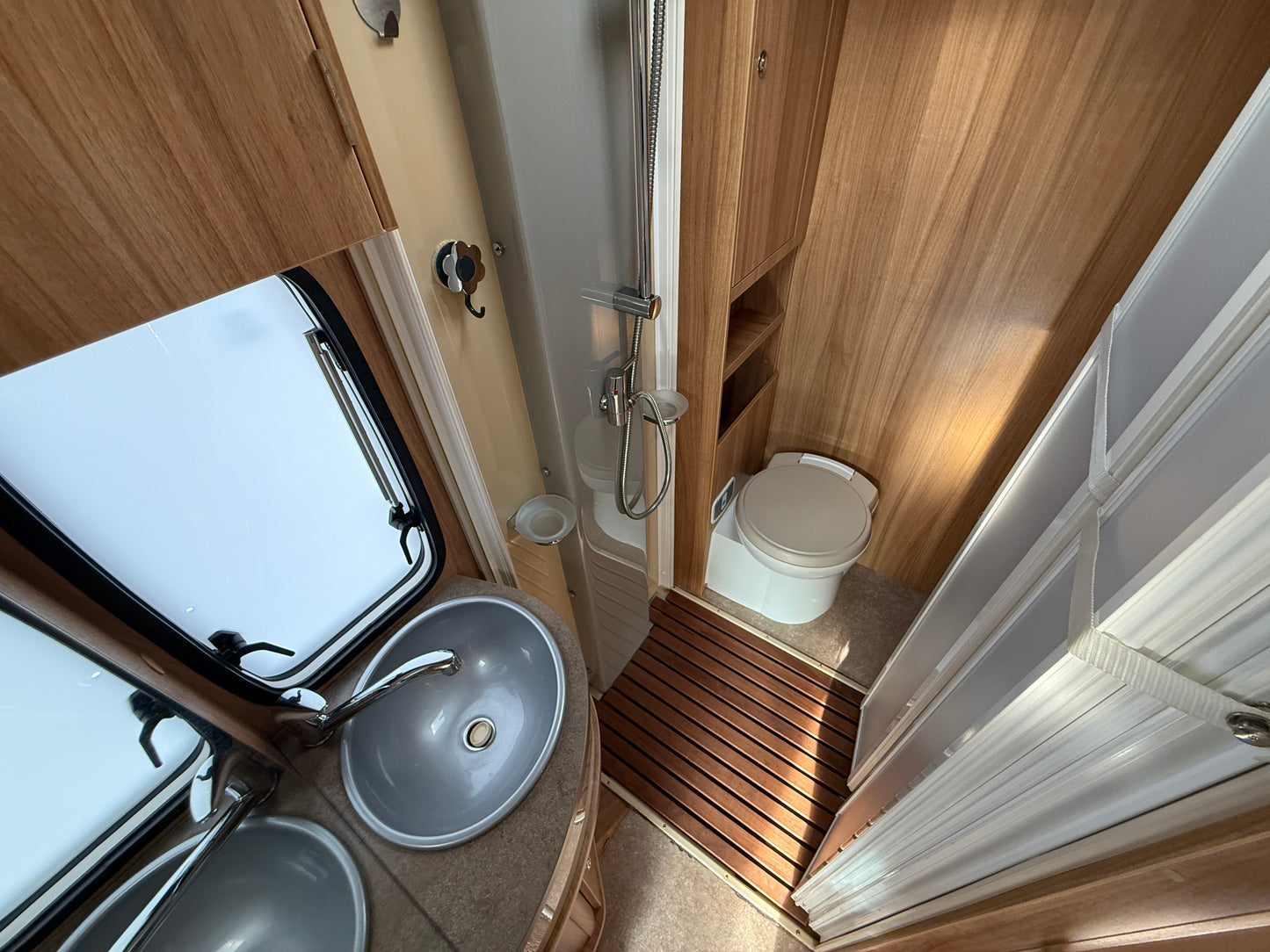 Ford Transit Chalusson Flash, markýza, předstan, Webasto, Truma