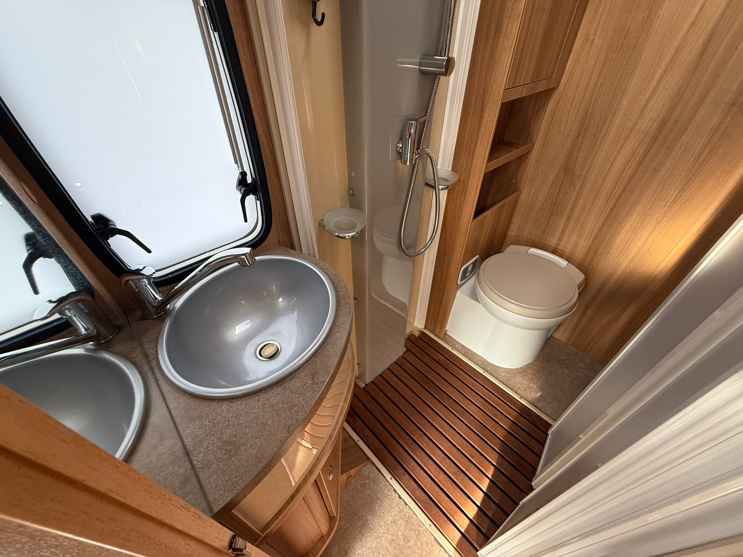 Ford Transit Chalusson Flash, markýza, předstan, Webasto, Truma