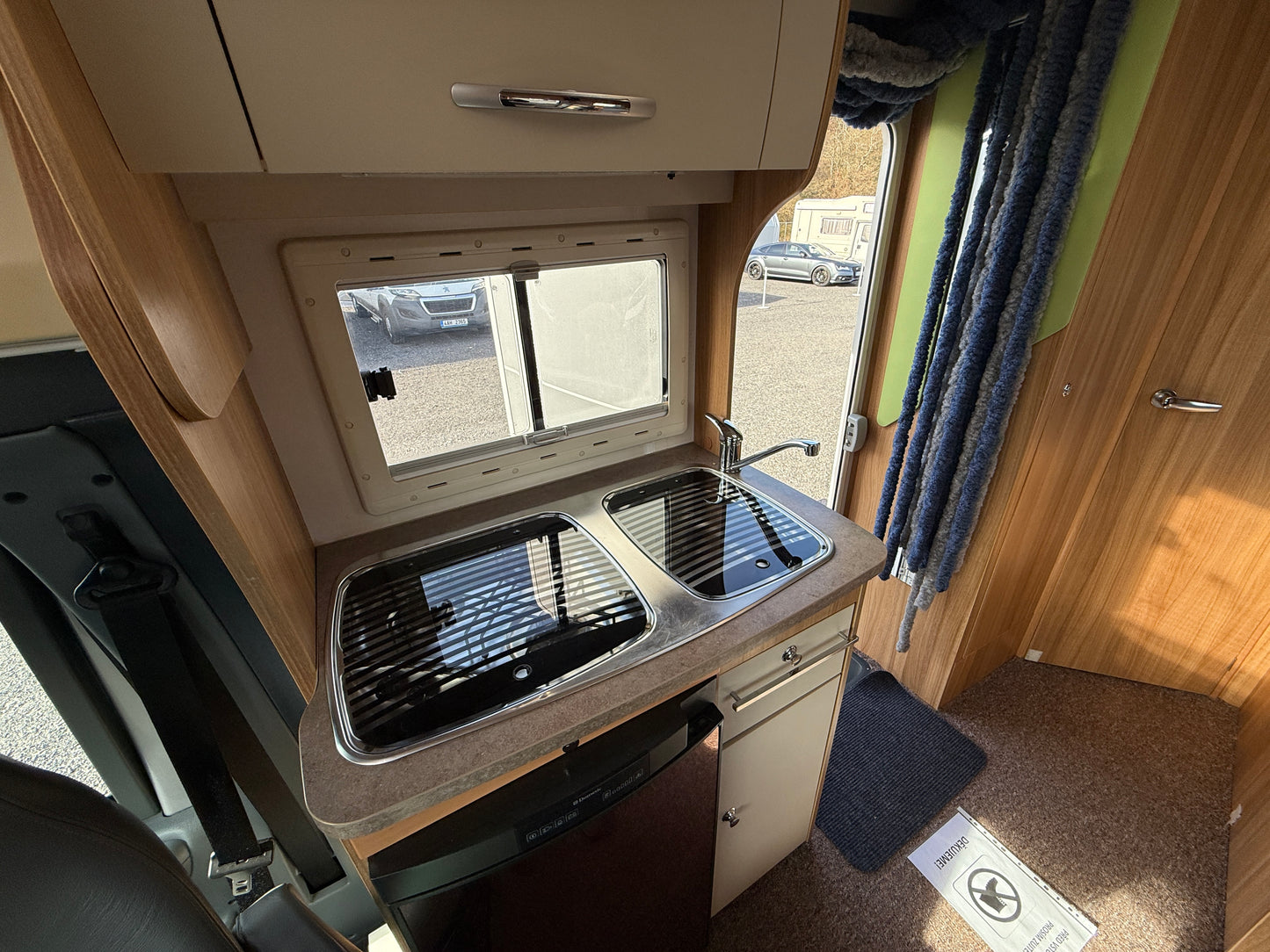 Ford Transit Chalusson Flash, markýza, předstan, Webasto, Truma