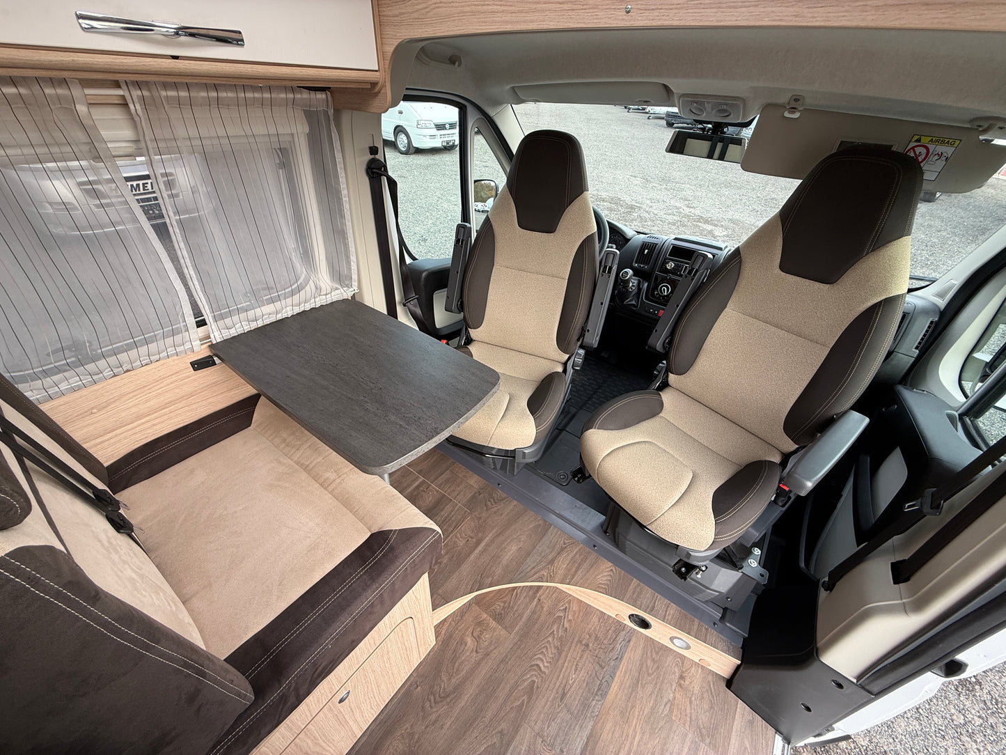 Road Car 600 r.2019, 4 osoby, 56.xxx km, tažné zařízení, Truma Combi