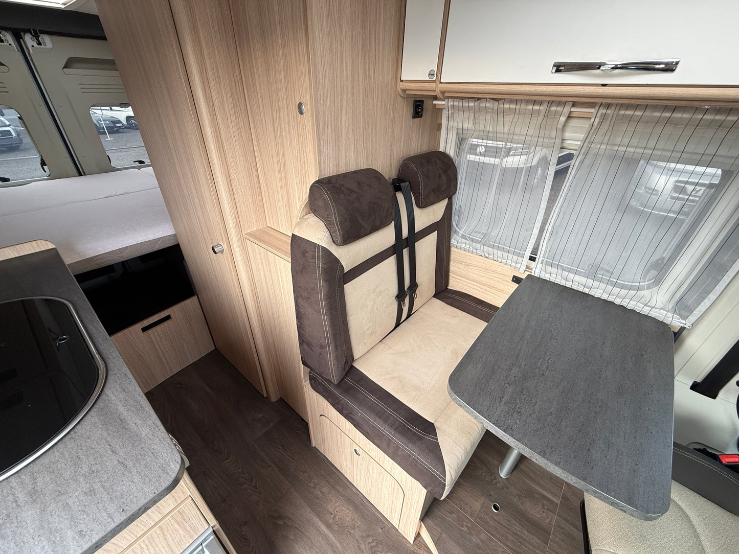 Road Car 600 r.2019, 4 osoby, 56.xxx km, tažné zařízení, Truma Combi