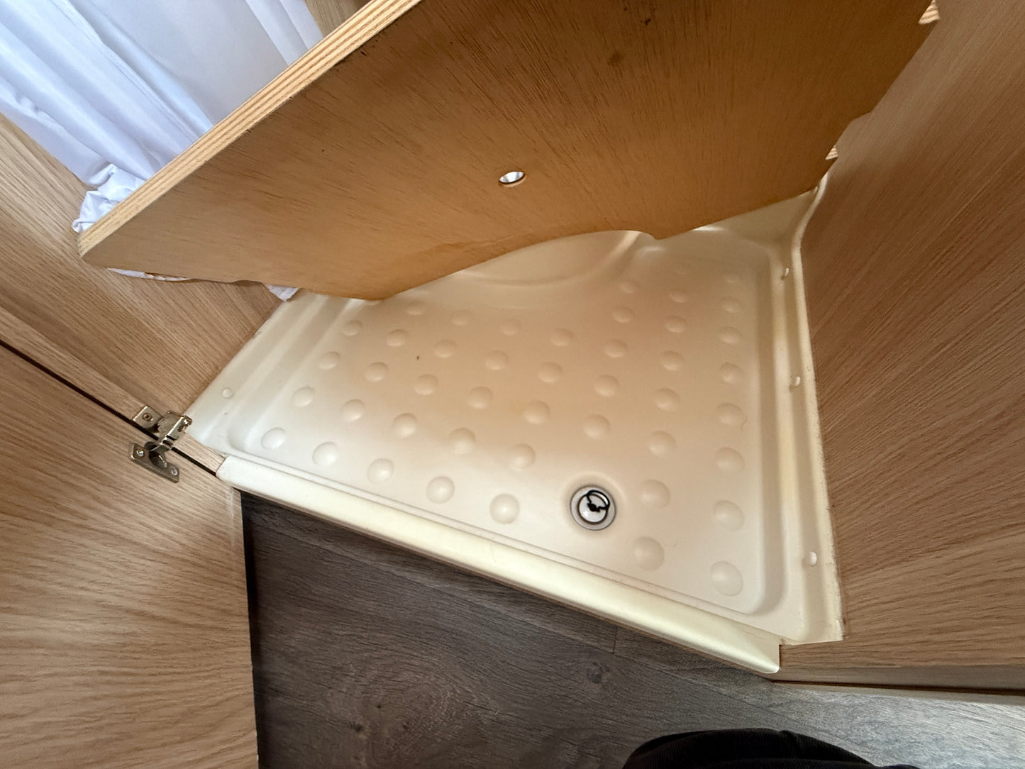 Road Car 600 r.2019, 4 osoby, 56.xxx km, tažné zařízení, Truma Combi