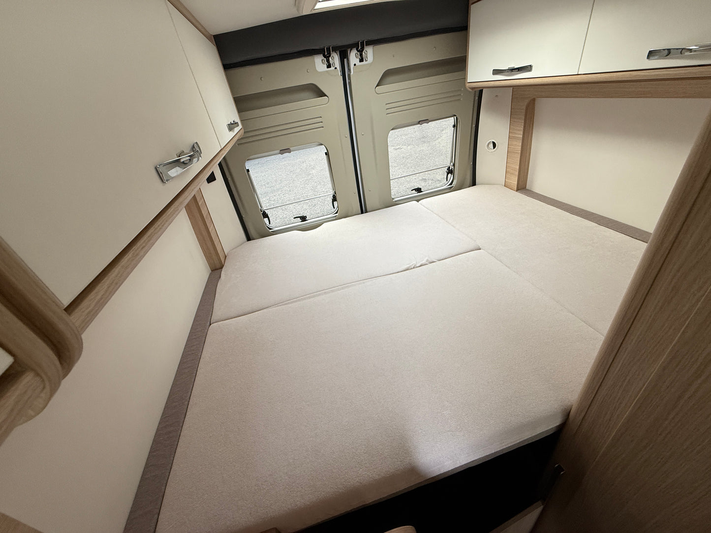 Road Car 600 r.2019, 4 osoby, 56.xxx km, tažné zařízení, Truma Combi