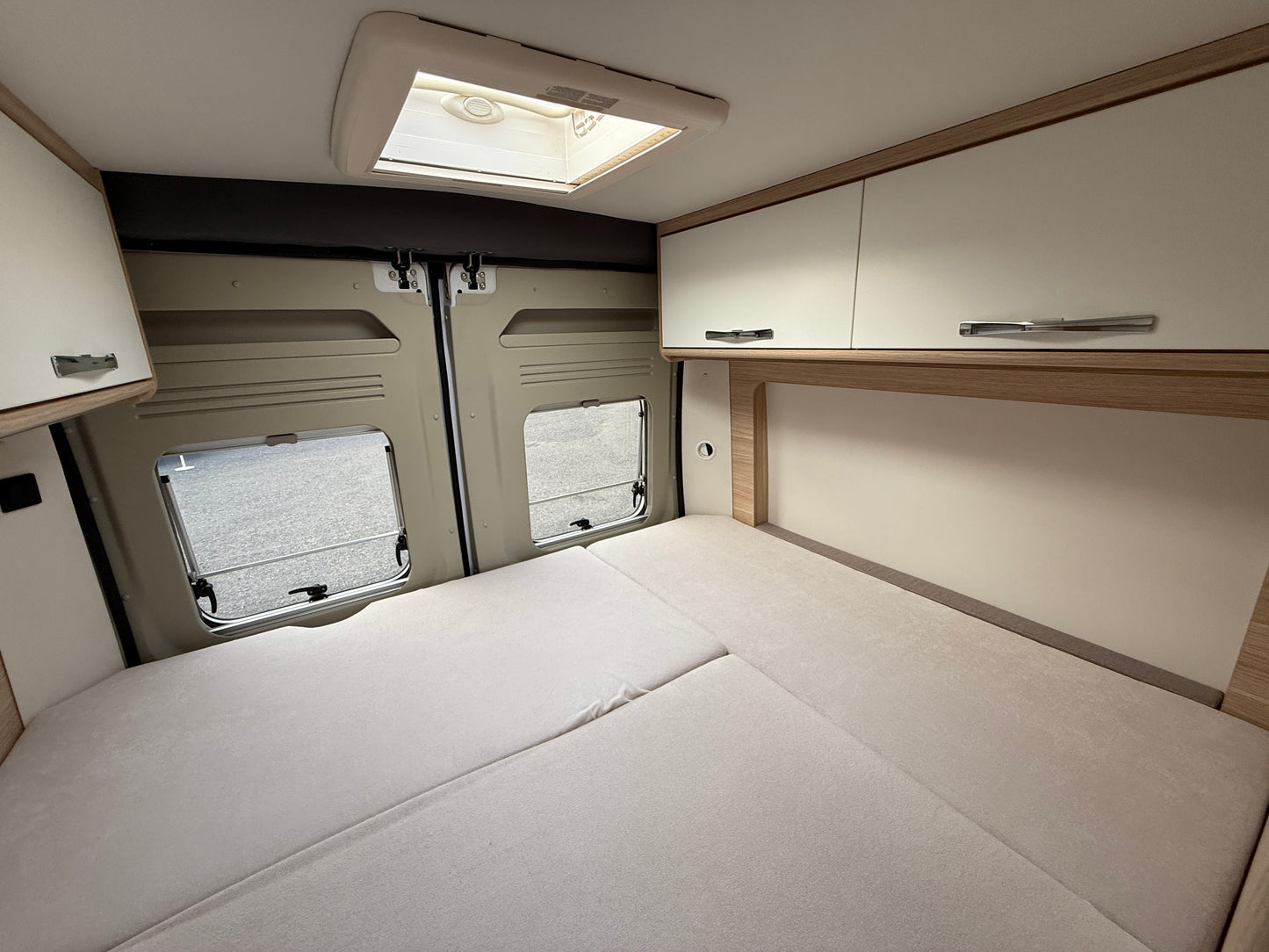 Road Car 600 r.2019, 4 osoby, 56.xxx km, tažné zařízení, Truma Combi