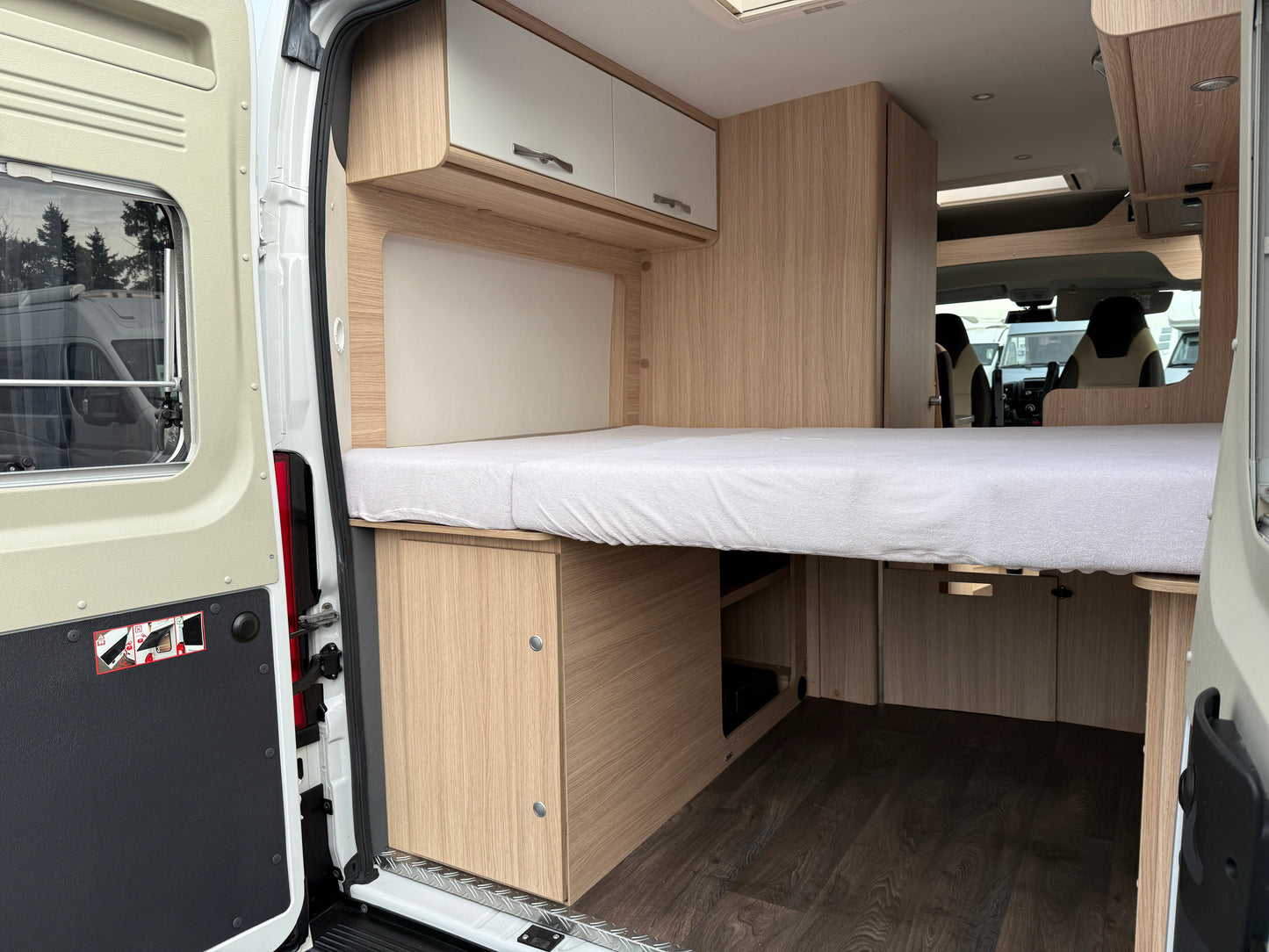 Road Car 600 r.2019, 4 osoby, 56.xxx km, tažné zařízení, Truma Combi