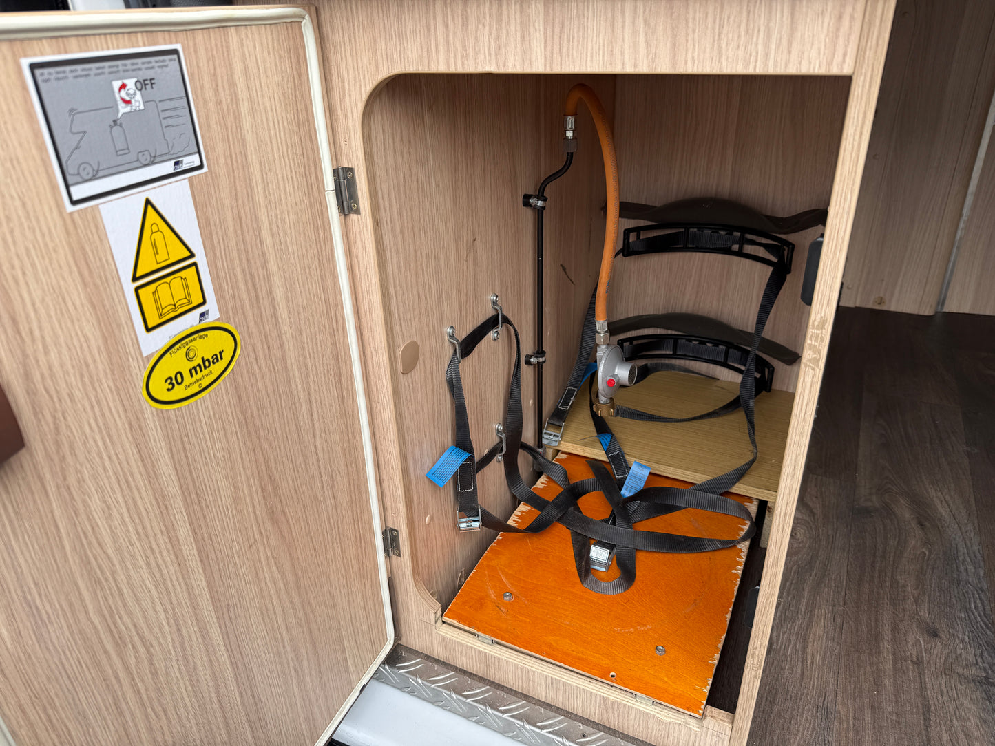 Road Car 600 r.2019, 4 osoby, 56.xxx km, tažné zařízení, Truma Combi