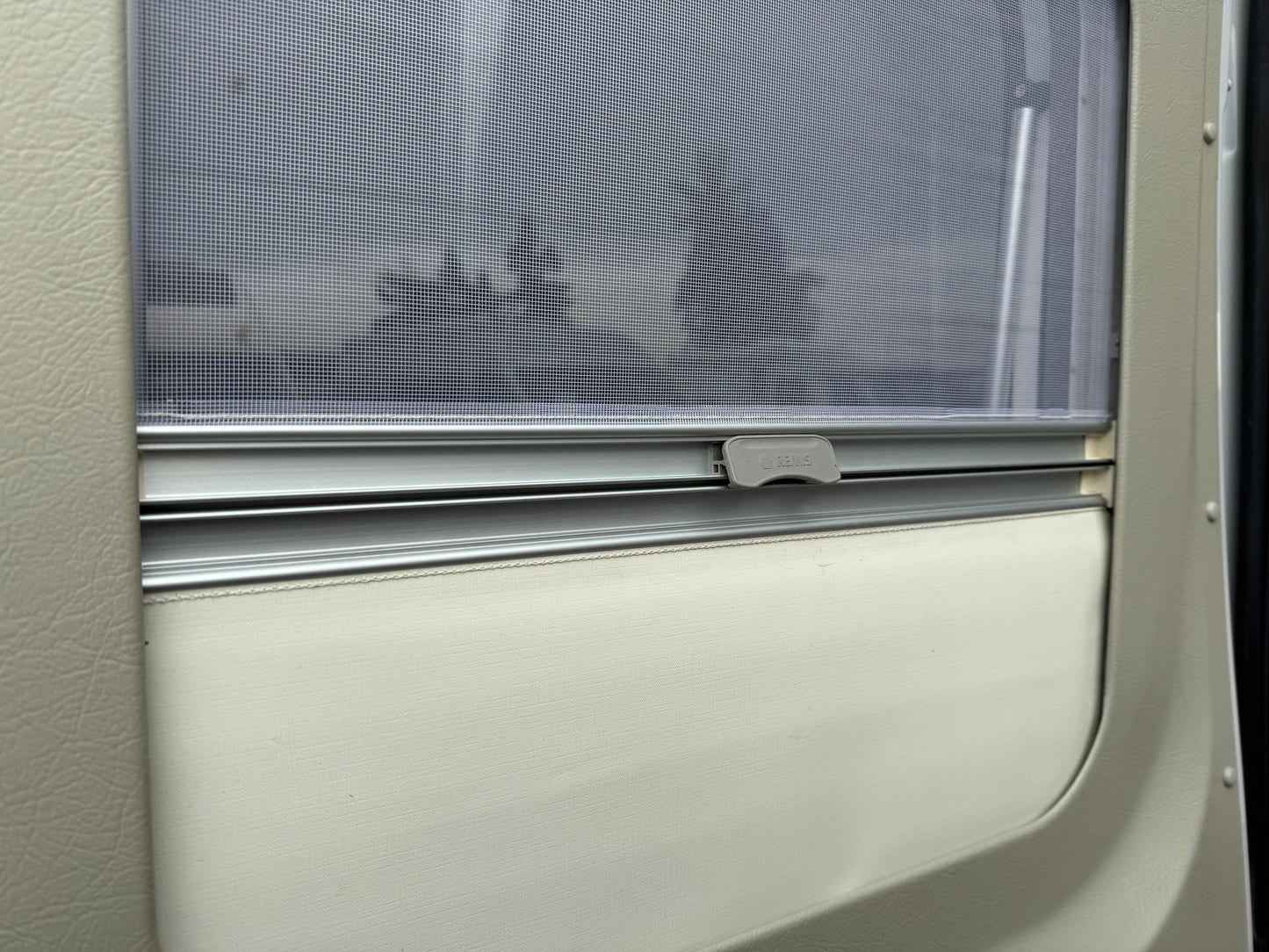 Road Car 600 r.2019, 4 osoby, 56.xxx km, tažné zařízení, Truma Combi