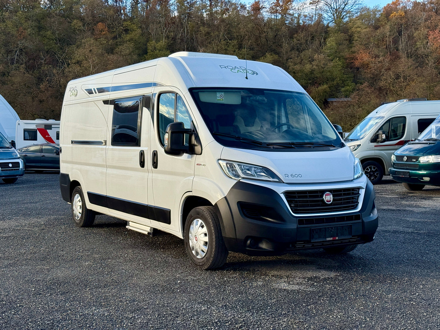 Road Car 600 r.2019, 4 osoby, 56.xxx km, tažné zařízení, Truma Combi