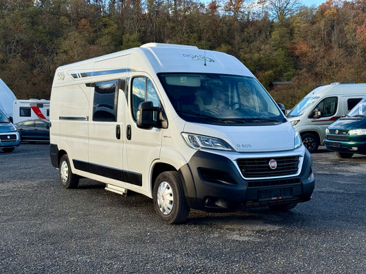 Road Car 600 r.2019, 4 osoby, 56.xxx km, tažné zařízení, Truma Combi