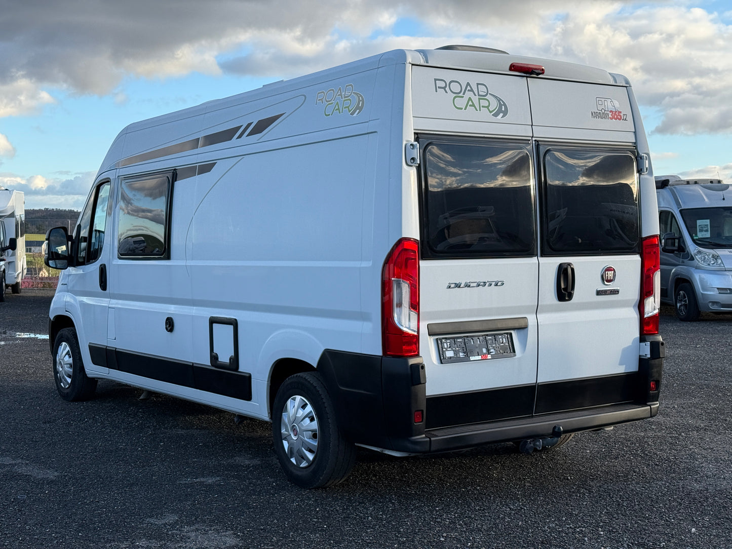 Road Car 600 r.2019, 4 osoby, 56.xxx km, tažné zařízení, Truma Combi