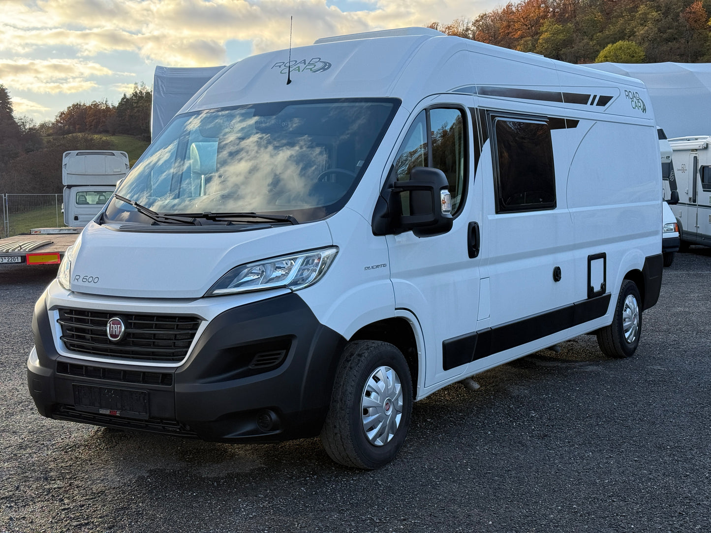 Road Car 600 r.2019, 4 osoby, 56.xxx km, tažné zařízení, Truma Combi