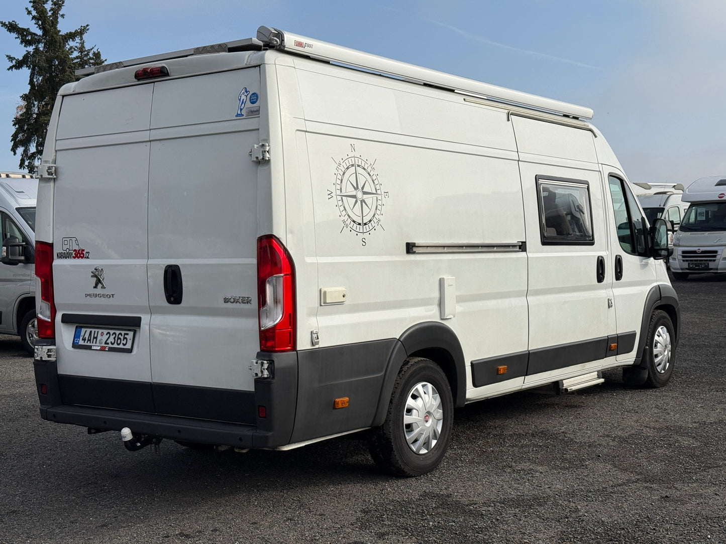 Obytná vestavba Boxer - r.2014,  2,2HDi, markýza, solár, klimatizace,