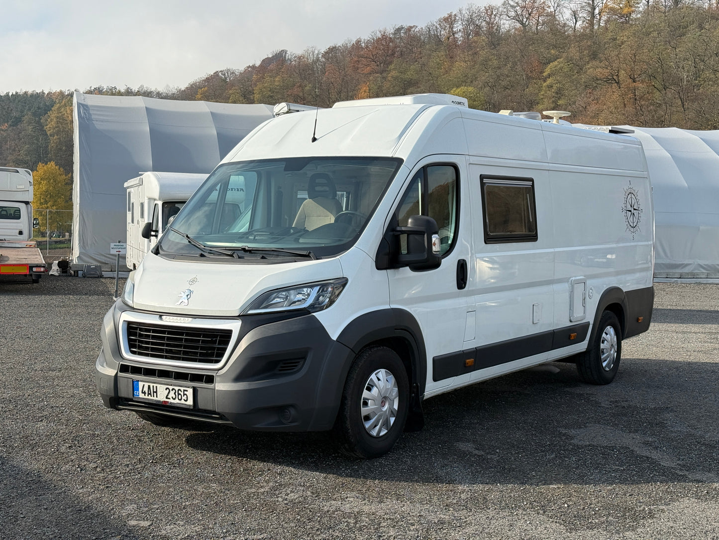 Obytná vestavba Boxer - r.2014,  2,2HDi, markýza, solár, klimatizace,