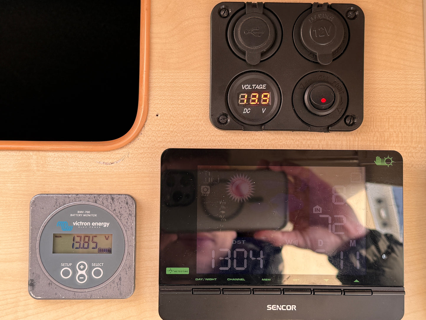 Obytná vestavba Boxer - r.2014,  2,2HDi, markýza, solár, klimatizace,