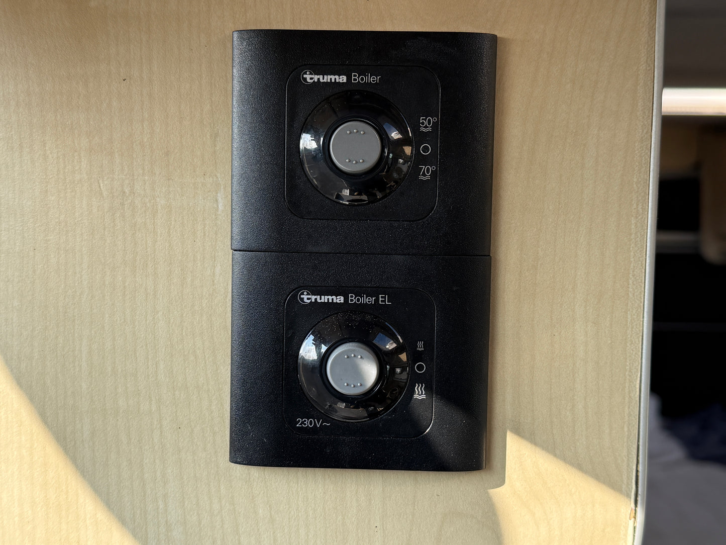 Obytná vestavba Boxer - r.2014,  2,2HDi, markýza, solár, klimatizace,