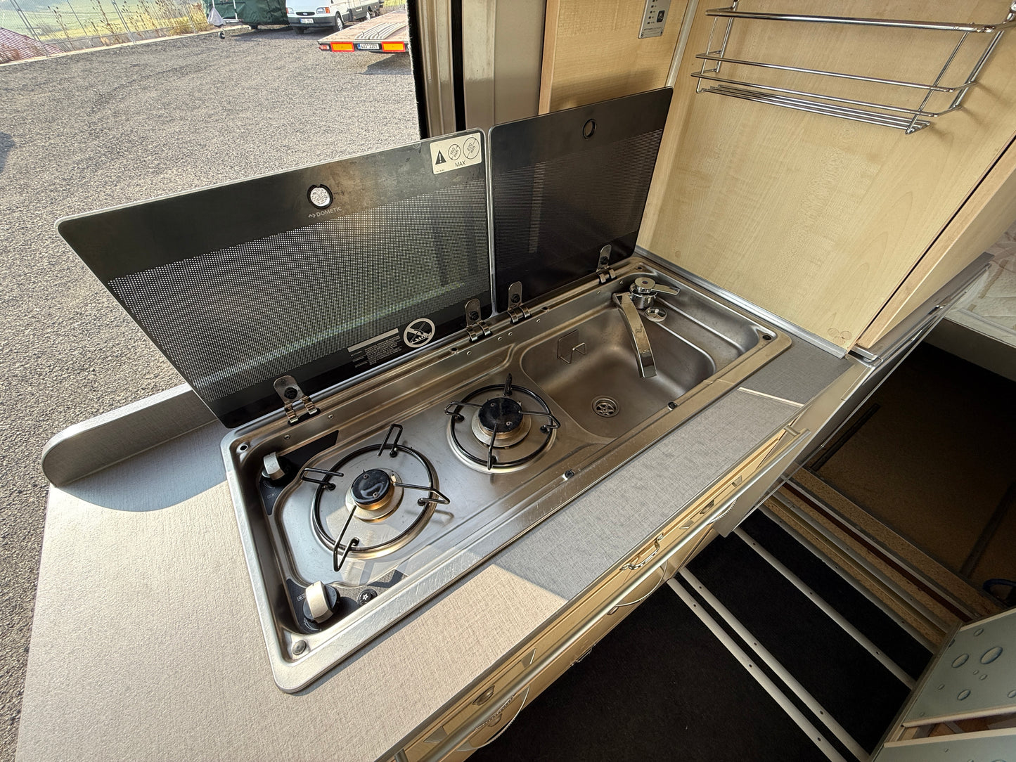 Obytná vestavba Boxer - r.2014,  2,2HDi, markýza, solár, klimatizace,