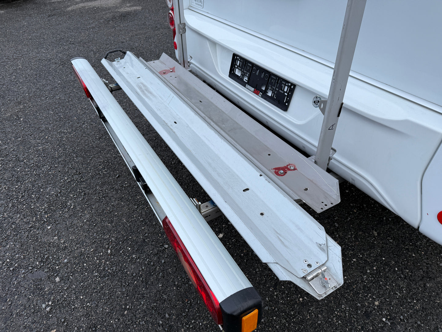 Carado T348, sjížděcí postel, 2012, držák na motorku, Truma