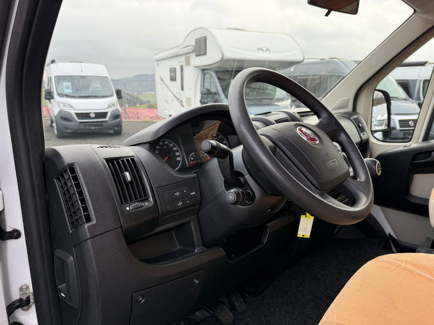 Carado T348, sjížděcí postel, 2012, držák na motorku, Truma