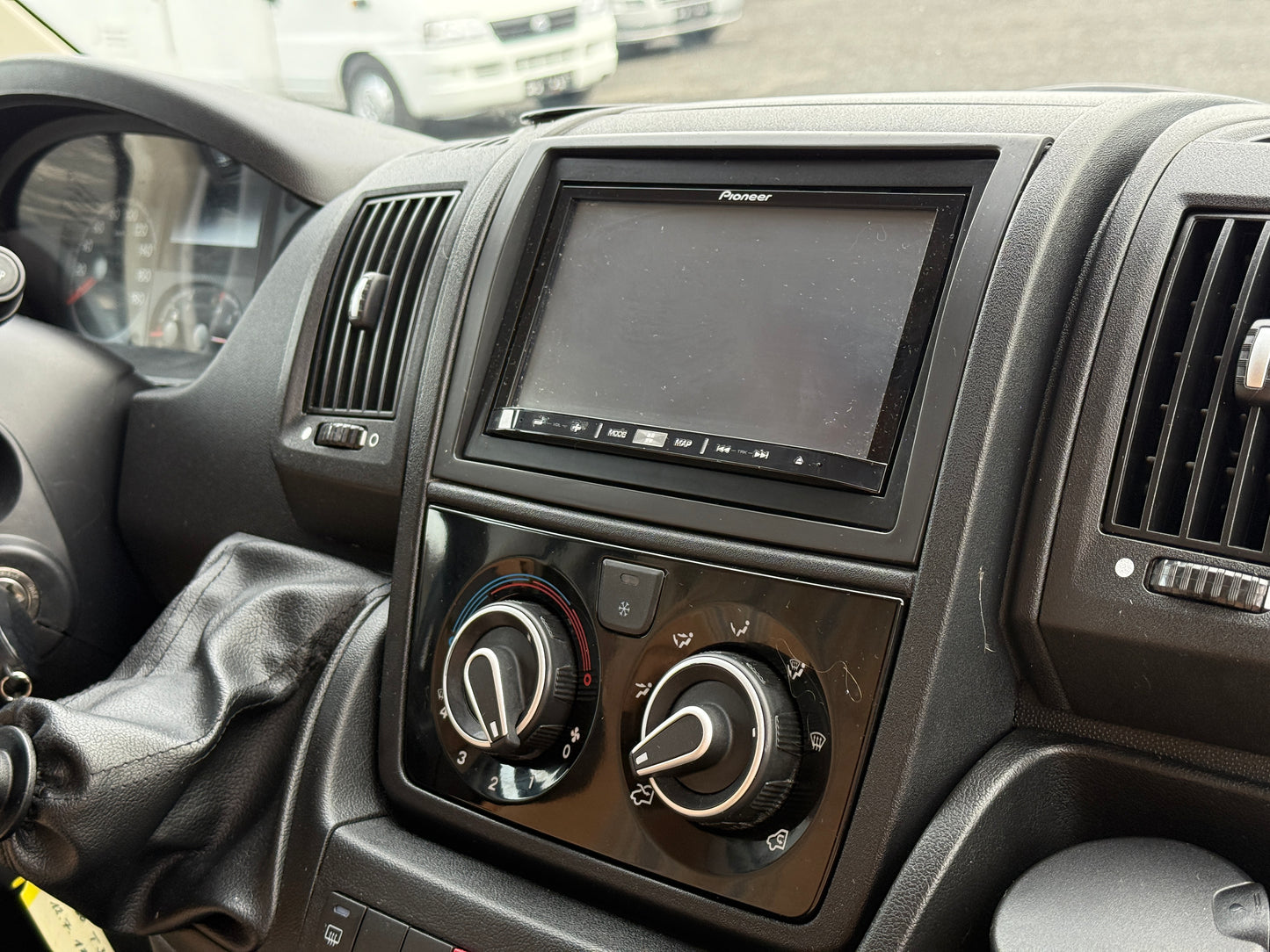 Carado T348, sjížděcí postel, 2012, držák na motorku, Truma