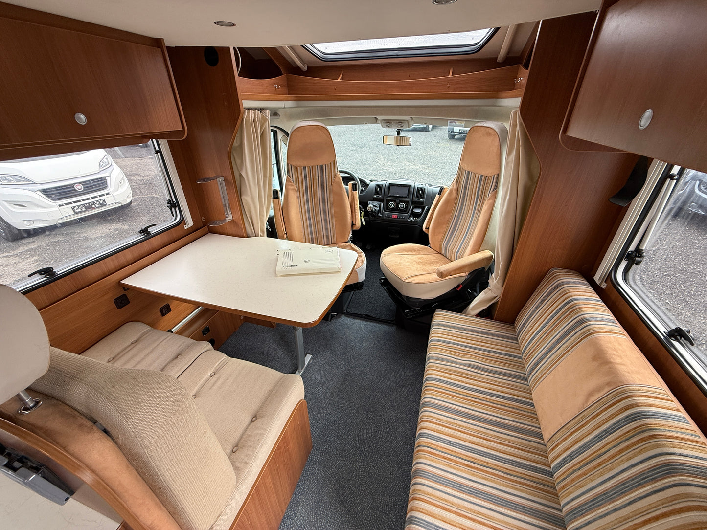 Carado T348, sjížděcí postel, 2012, držák na motorku, Truma