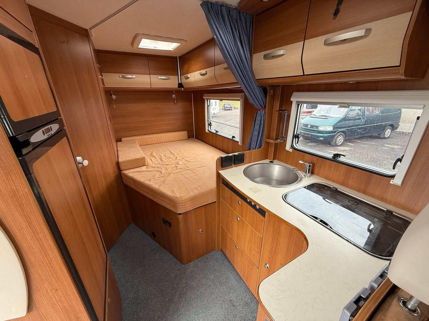 Carado T348, sjížděcí postel, 2012, držák na motorku, Truma