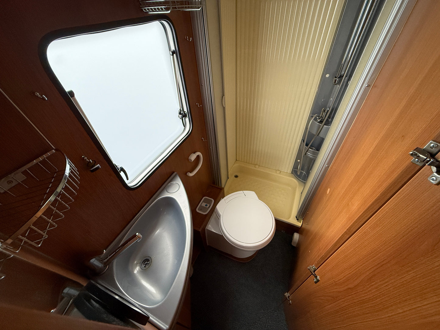 Carado T348, sjížděcí postel, 2012, držák na motorku, Truma