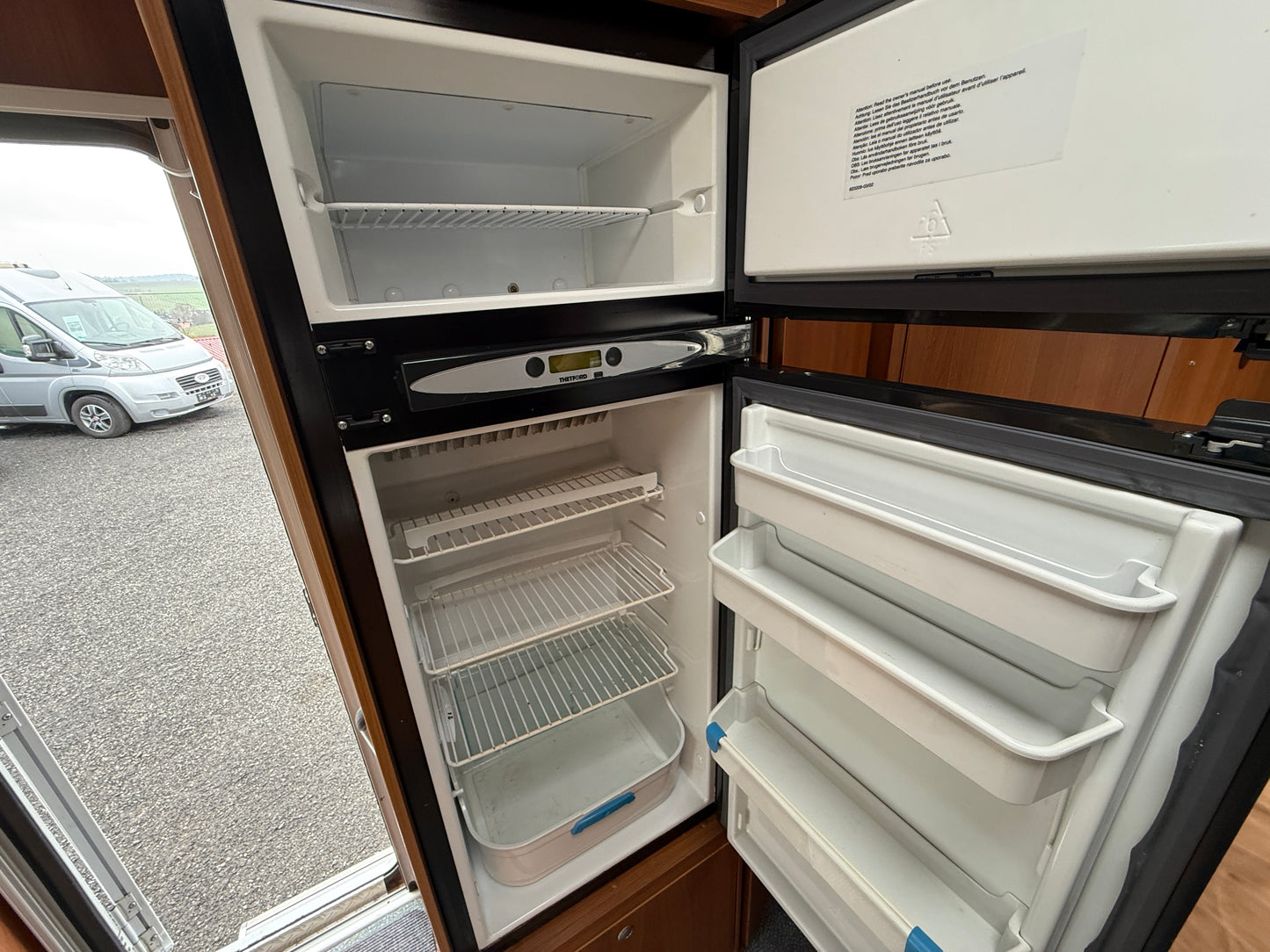 Carado T348, sjížděcí postel, 2012, držák na motorku, Truma