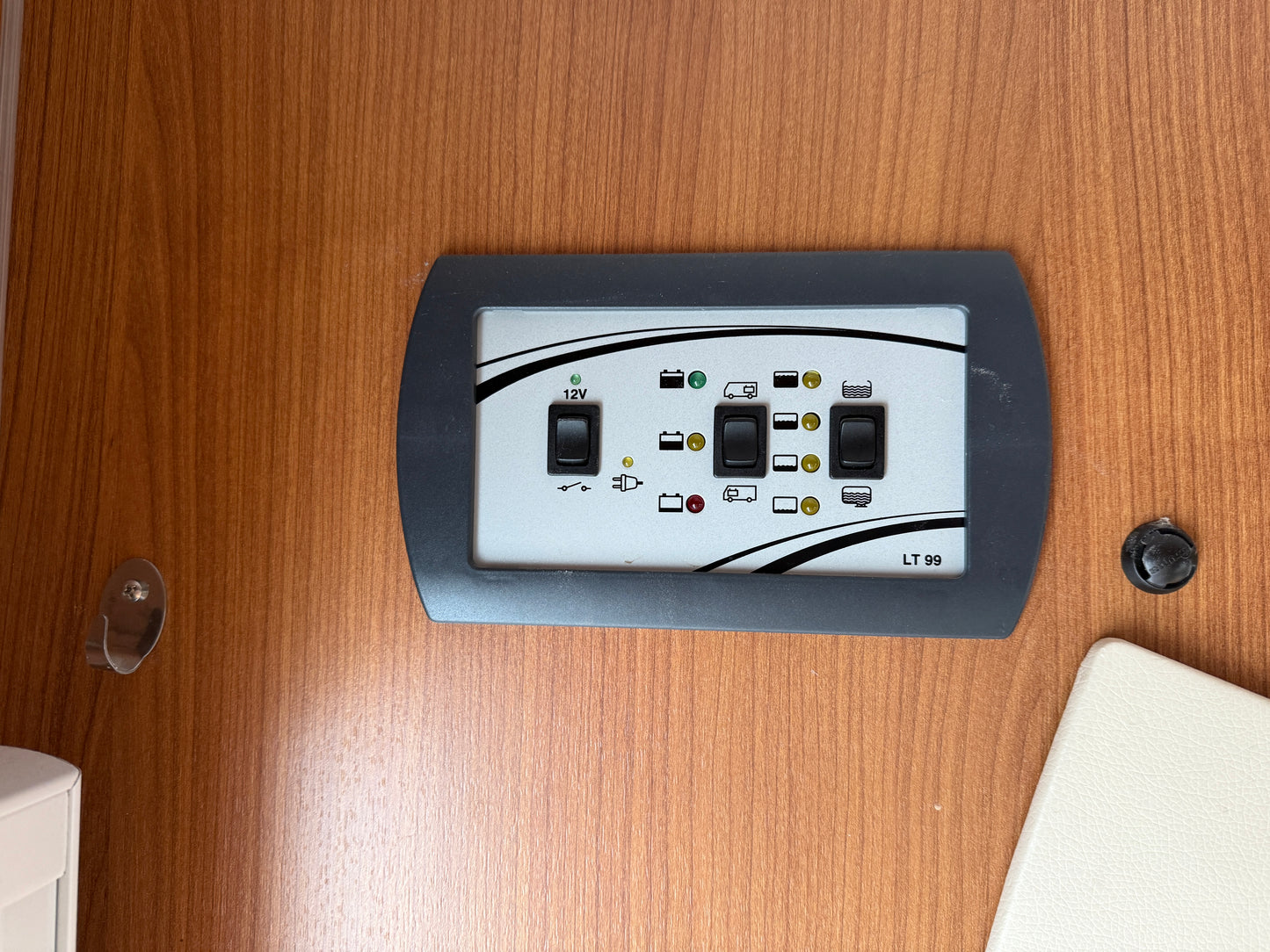 Carado T348, sjížděcí postel, 2012, držák na motorku, Truma