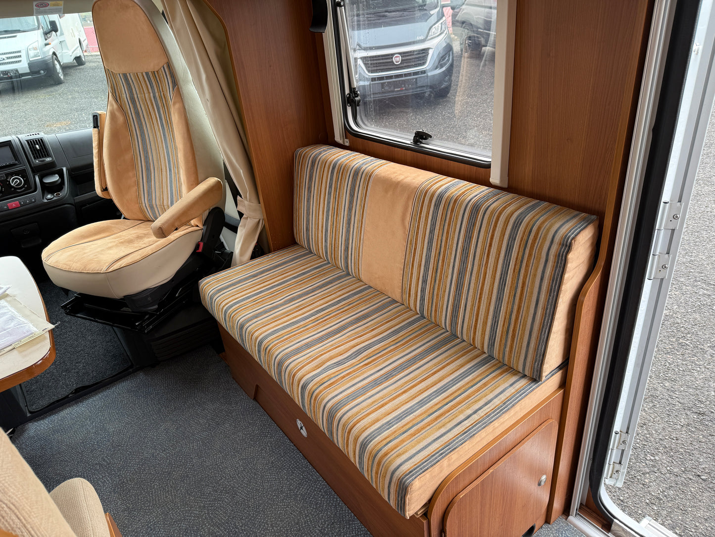 Carado T348, sjížděcí postel, 2012, držák na motorku, Truma