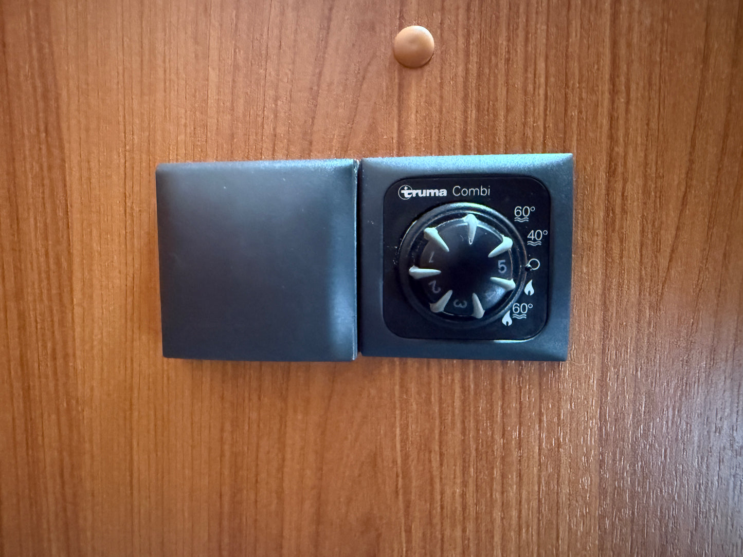 Carado T348, sjížděcí postel, 2012, držák na motorku, Truma