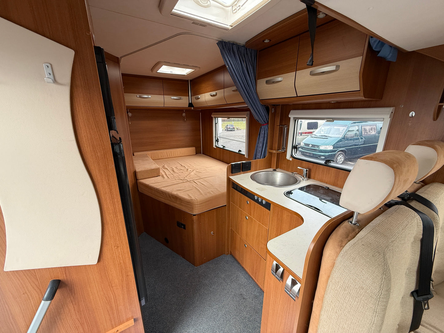 Carado T348, sjížděcí postel, 2012, držák na motorku, Truma