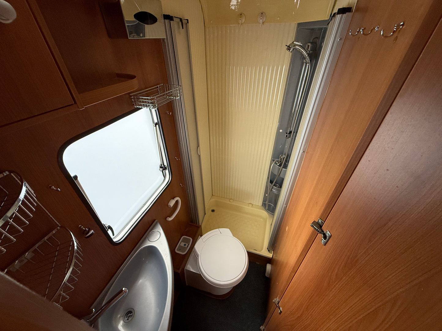 Carado T348, sjížděcí postel, 2012, držák na motorku, Truma