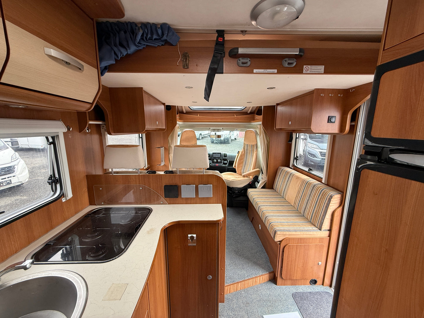 Carado T348, sjížděcí postel, 2012, držák na motorku, Truma