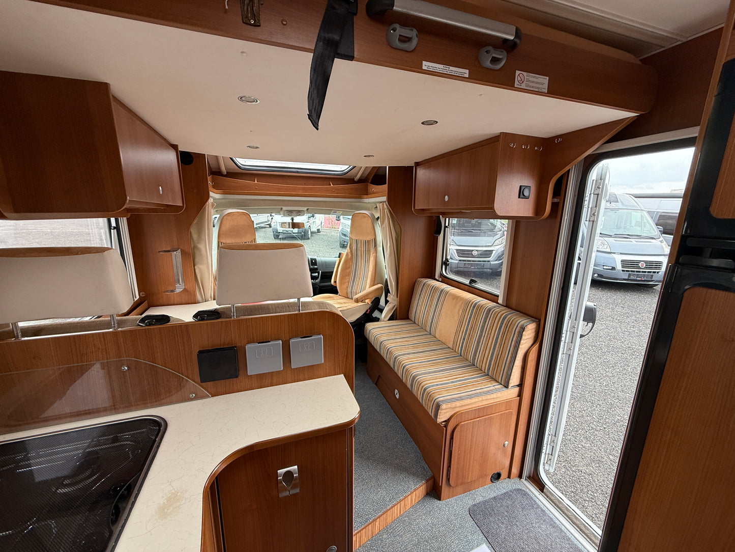 Carado T348, sjížděcí postel, 2012, držák na motorku, Truma