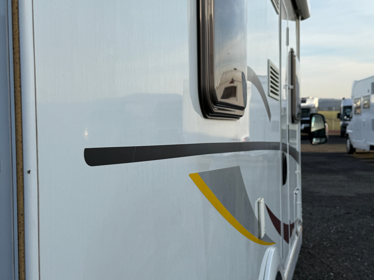 Sunlight T64, 2012, sjížděcí postel, Truma klimatizace, kosmetické vady